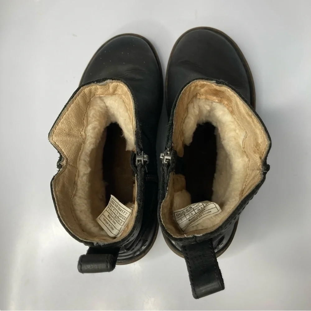 UGG Neevah short boot‎ black leather Shearling lined size 7